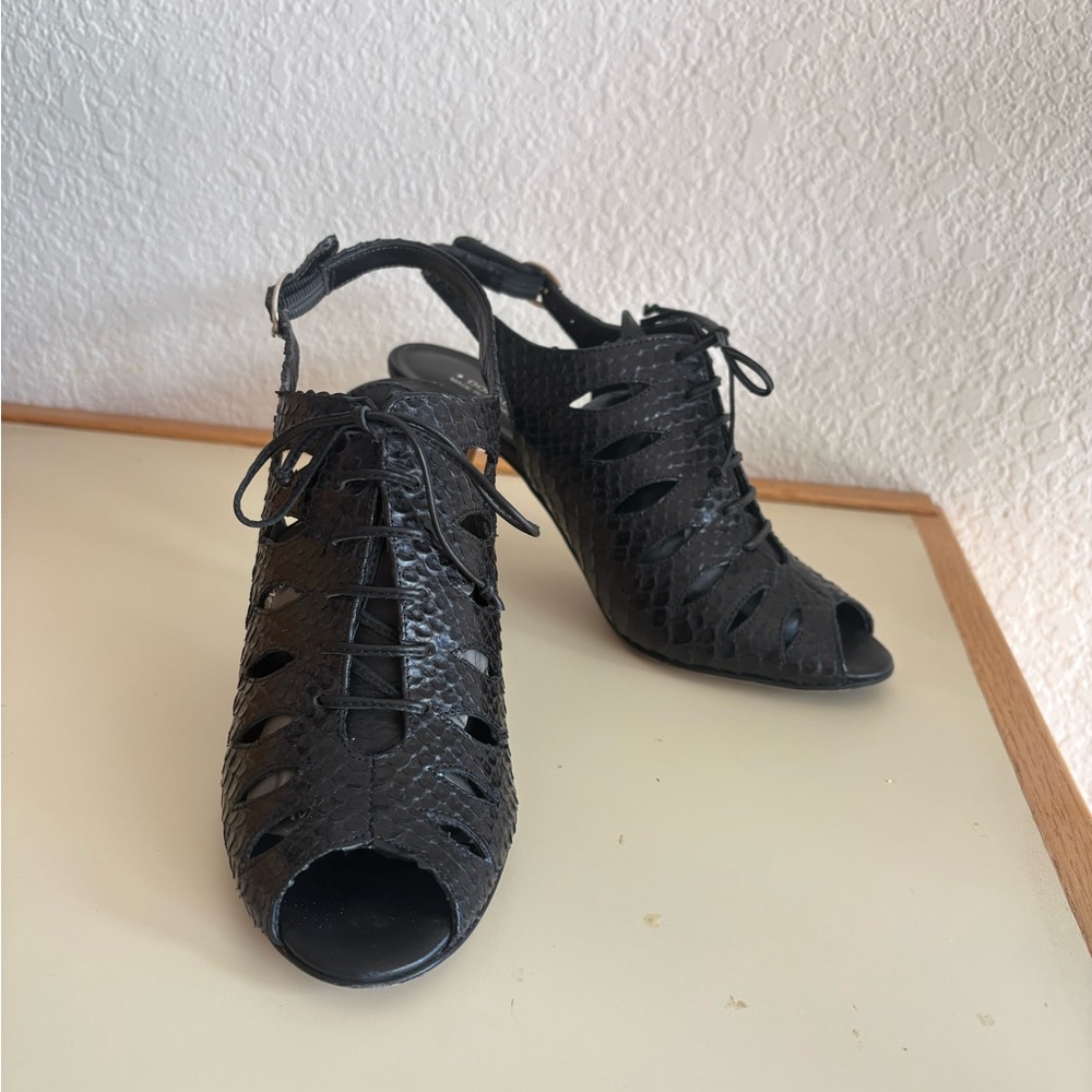 Donald J. Pliner Black Heels Elegant Design